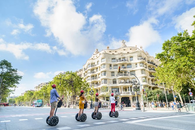 2,5h Barcelona Gaudí Segway Tour - From urban art to the Columbus Monument