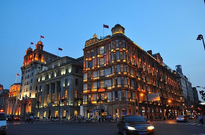 3-Hour Shanghai Bund Swift Tour with River Cruise or Skyscraper - What the guides add to a short visit
