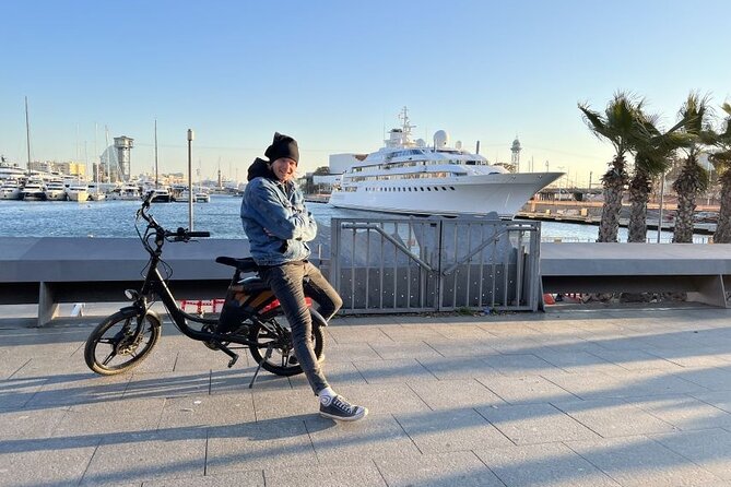 3 Hours Barcelona Guided Gaudi E-Bike Tour - Ciutadella Park gives you room to breathe