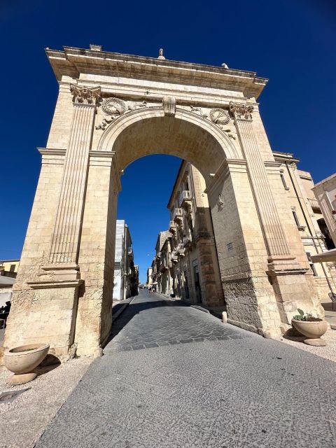 8-hour tour of the Baroque cities Noto-Modica-Ragusa-Ortigia - Ortigia brings the day back to Syracuse