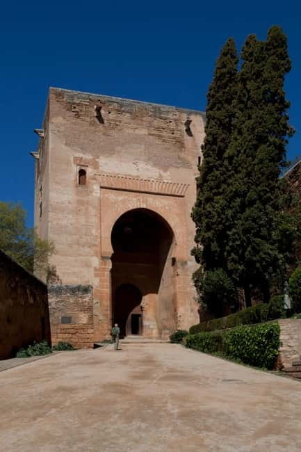 Alhambra Surroundings: History, Architecture and Legends - The wall, Tower of the Seven Floors, and Alhambra legends