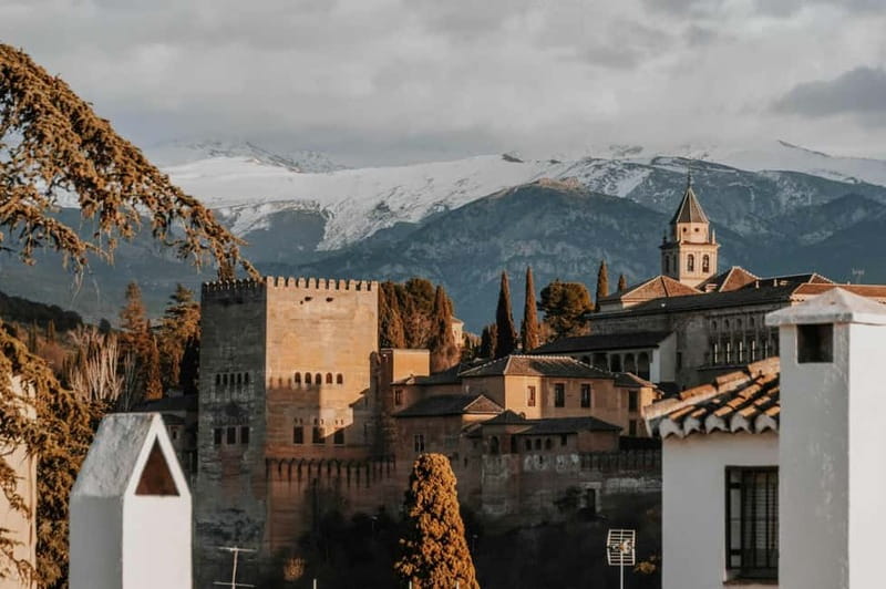 Alhambra Surroundings: History, Architecture and Legends - Inlay work and the final Nasrid touch