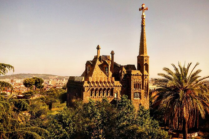 Antoni Gaudí's Torre Bellesguard: A treasure to discover - Practical timing, tickets, and a small refreshment bonus