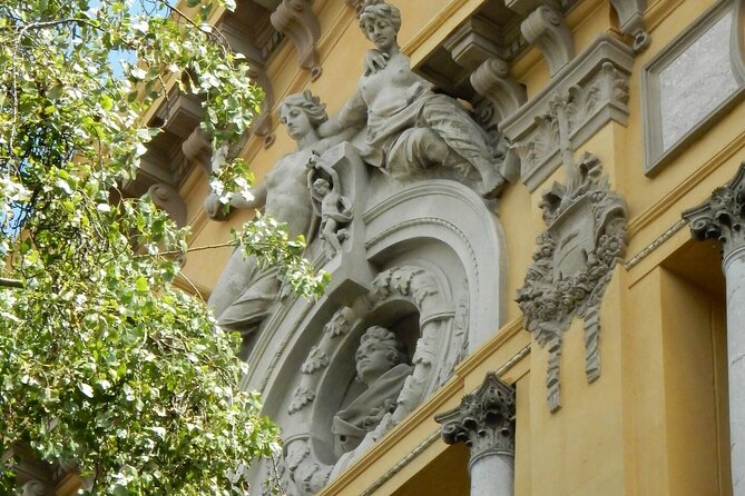 Architecture and History of Mexico City - Small Groups - The House of Tiles and its unusual vantage points
