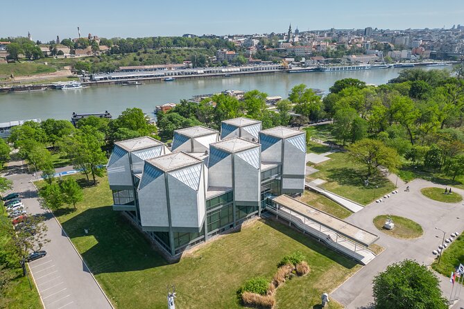 Architecture of New Belgrade - Brutalism Decoded - The Government Building and a political change in concrete