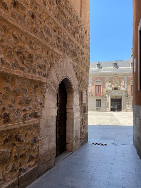 Architecture Tour: Old Historic Madrid with an architect - Meeting at the Royal Theater
