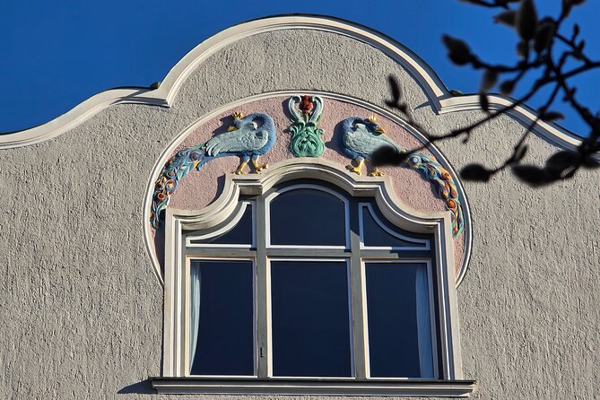 Art Nouveau Meets Street Art in Munich (Max. 12 guests) - Reading Schwabing’s Jugendstil façades