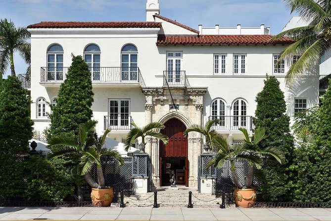 Award-winning Art Deco & History Walking Tour in Miami Beach - Ocean Drive stories, from design to crime