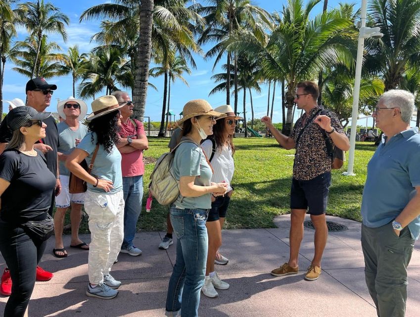 Award-winning Art Deco & Neon Lights Walking Tour - Why the guide makes the difference