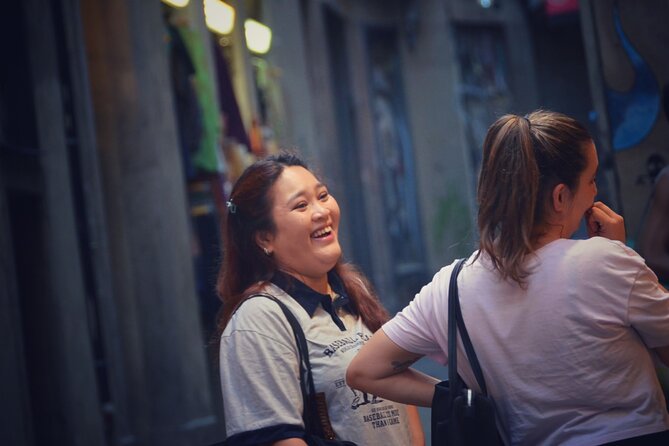 Barcelona 1.5h Private Old Town, Gothic & Ramblas Walking Tour - Las Ramblas, the cathedral, and a square with scars