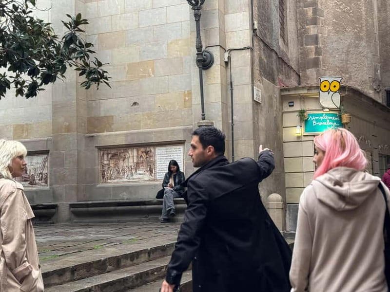 Barcelona: 1 Hour Gothic Quarter and El Born Walking Tour - Barcelona Cathedral and the Roman walls