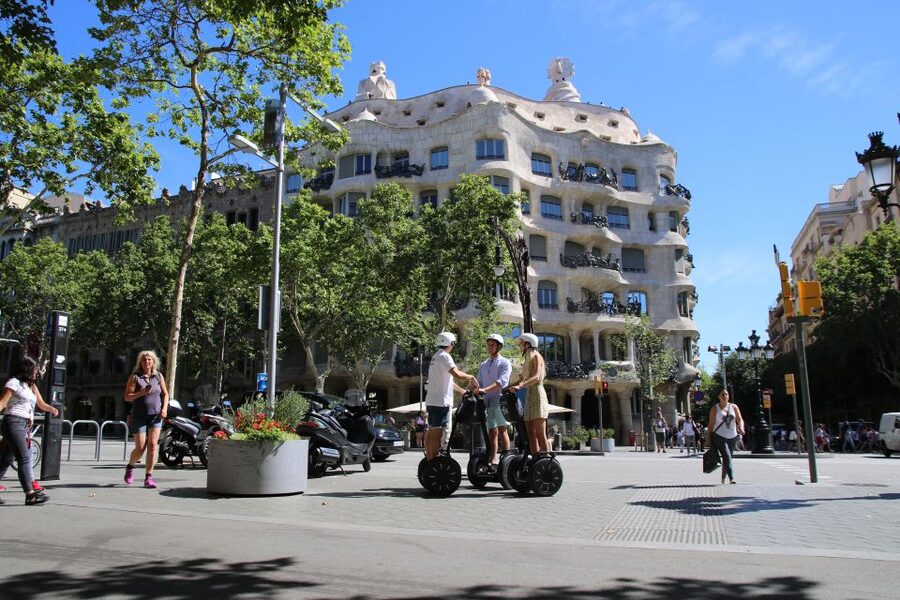 Barcelona: 2.5-Hour Gaudí Segway Tour - Who should book this Segway tour?