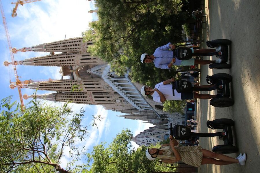Barcelona: 2.5-Hour Gaudí Segway Tour - Eixample’s grand grid and modernist competition