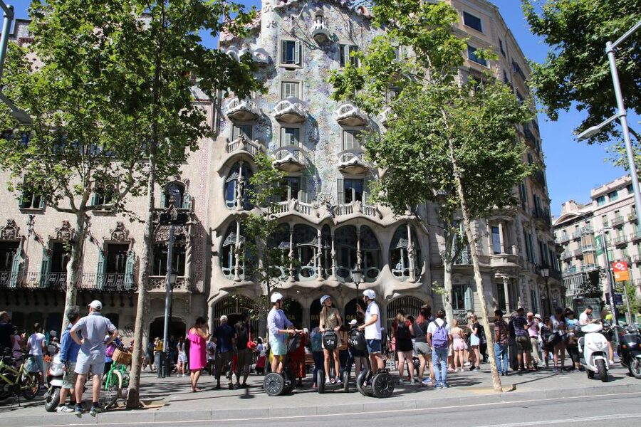Barcelona: 2.5-Hour Gaudí Segway Tour - Casa Amatller and Casa de les Punxes