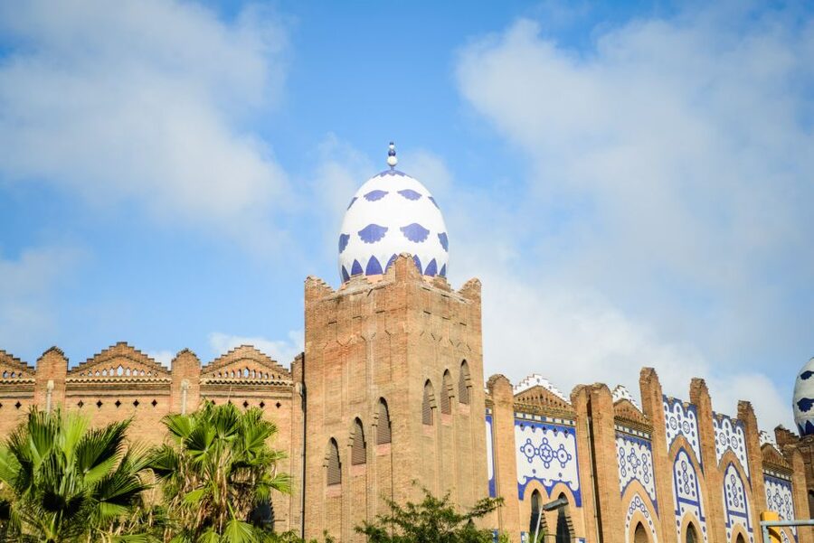 Barcelona: 2,5hr Art of Gaudí Segway Tour - Casa Batlló and Casa Milà from the street