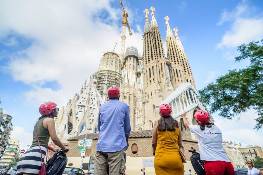 Barcelona: 2,5hr Art of Gaudí Segway Tour - Sagrada Familia, the grand finale