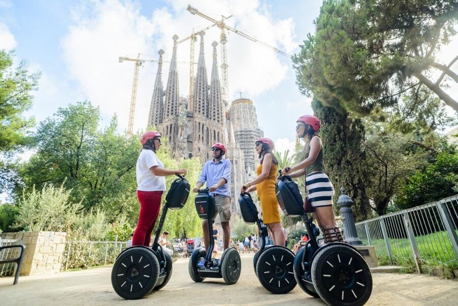 Barcelona: 2,5hr Art of Gaudí Segway Tour - The return through Born and Poble-sec