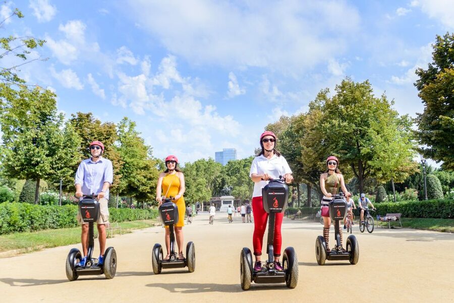 Barcelona: 2,5hr Art of Gaudí Segway Tour - Starting safely at Jardins de les Tres Xemeneies