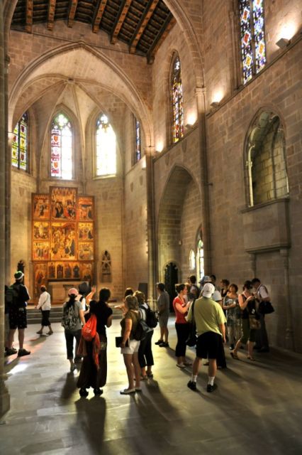 Barcelona 2-Hour Gothic Walking Tour - Plaça Sant Felip Neri and Barcelona’s painful past