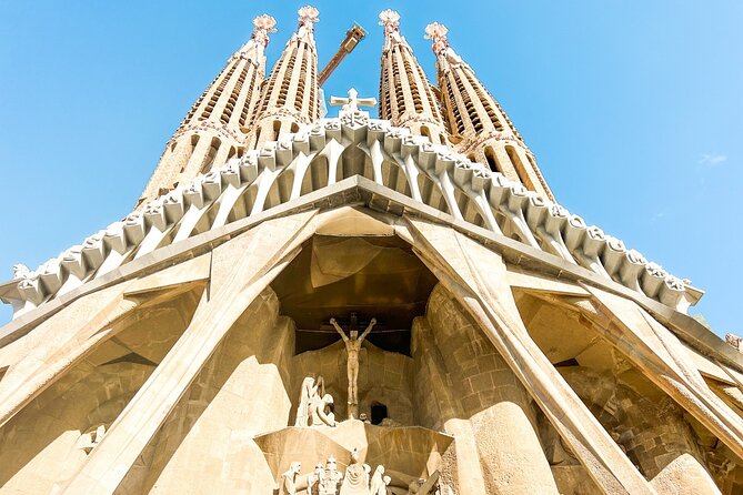Barcelona all included: Sagrada, Park Güell, Montjuic & Gothic - Why this tour works for a first day in Barcelona