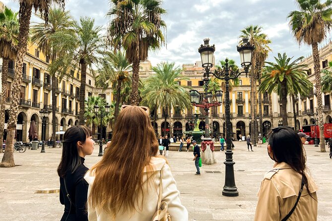 Barcelona all included: Sagrada, Park Güell, Montjuic & Gothic - Lunch before Sagrada Família