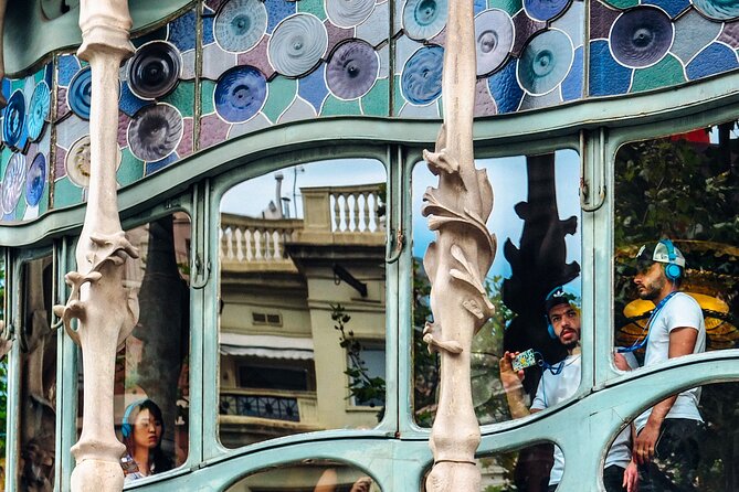 Barcelona Architecture Walking Tour With Casa Batlló Upgrade - Casa Amatller and the chocolate stop