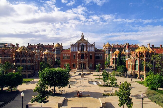 Barcelona Architecture Walking Tour With Casa Batlló Upgrade - The guide makes or breaks the experience
