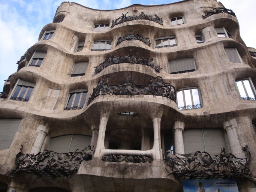 Barcelona: Art Nouveau & Gaudí Tour - Modernisme, Catalan identity, and the buildings’ message