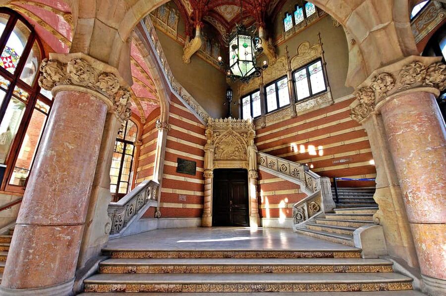 Barcelona Beyond Gaudí: Modernism, Rooftops, and Hidden Gems - Key points at a glance