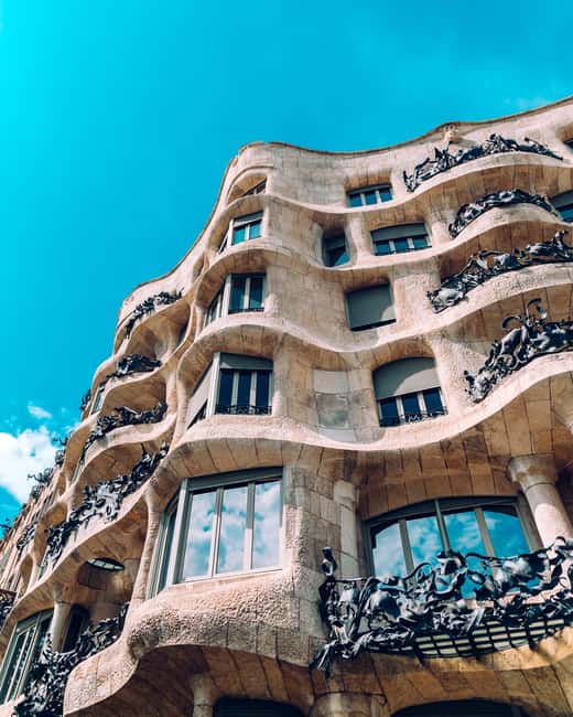 Barcelona Beyond Gaudí: Modernism, Rooftops, and Hidden Gems - Timing, walking, and practical details