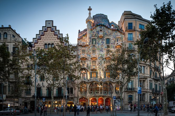 Barcelona Bike Highlights & Sagrada Familia Small Group Tour - Entering Sagrada Familia with skip-the-line access