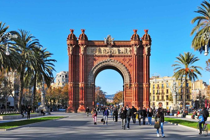 Barcelona Bike Highlights & Sagrada Familia Small Group Tour - Who should book this Barcelona bike tour?
