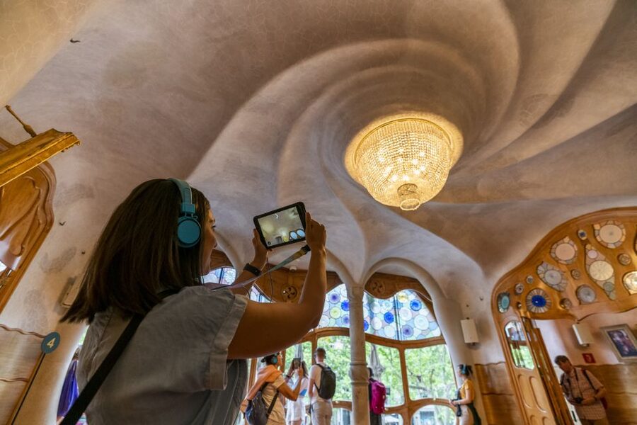 Barcelona: Casa Batlló Be The First Entry Ticket - The augmented reality tablet: useful tool or distraction?