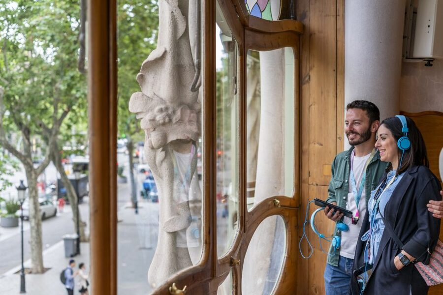 Barcelona: Casa Batlló Be The First Entry Ticket - The entrance and the first look inside