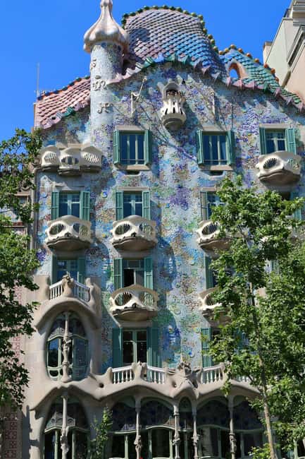 Barcelona: Casa Batlló Early Access Guided Tour - The neighboring houses and Barcelona’s Modernisme contest
