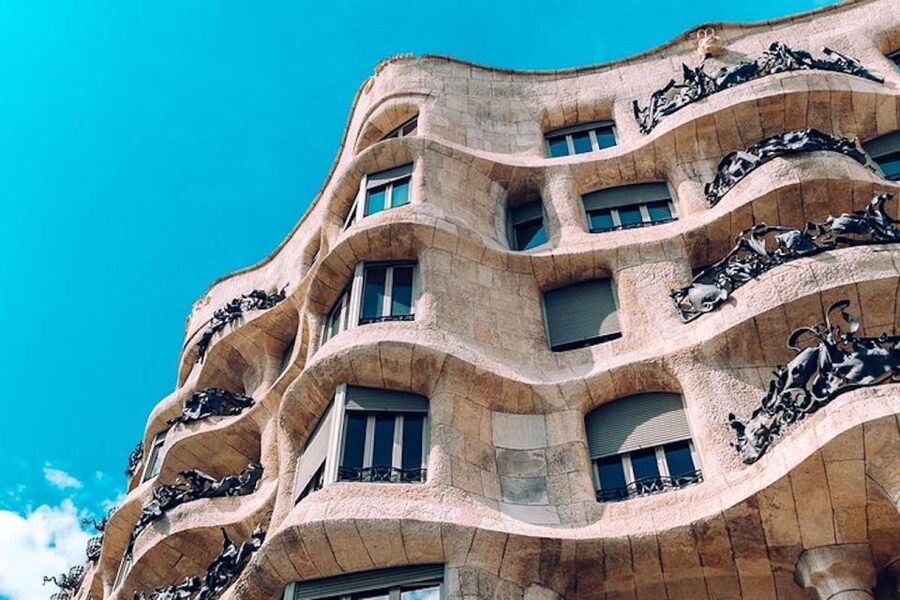 Barcelona: Casa Batlló, La Pedrera, & Chocolate Tasting Tour - A short walk along Passeig de Gracia