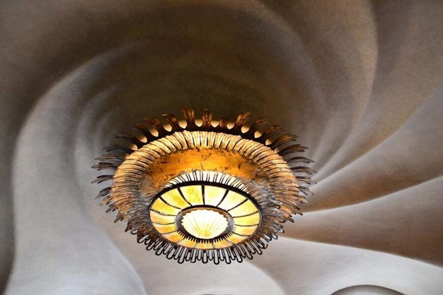 Barcelona: Casa Batlló, La Pedrera, & Chocolate Tasting Tour - Casa Batlló: Gaudí’s house of curves and color