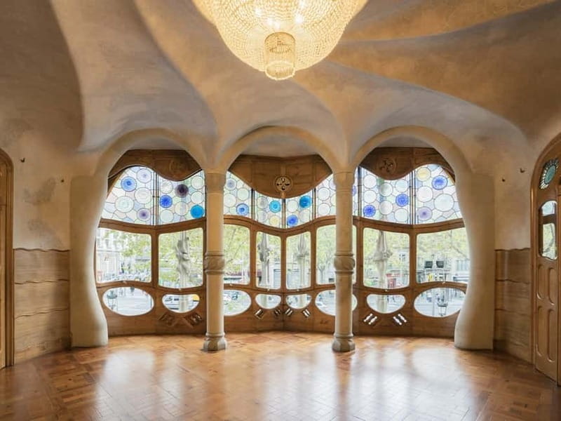 Barcelona: Casa Batlló Tour and Optional White Rabbit Museum - The Gaudí Cube adds a modern finish