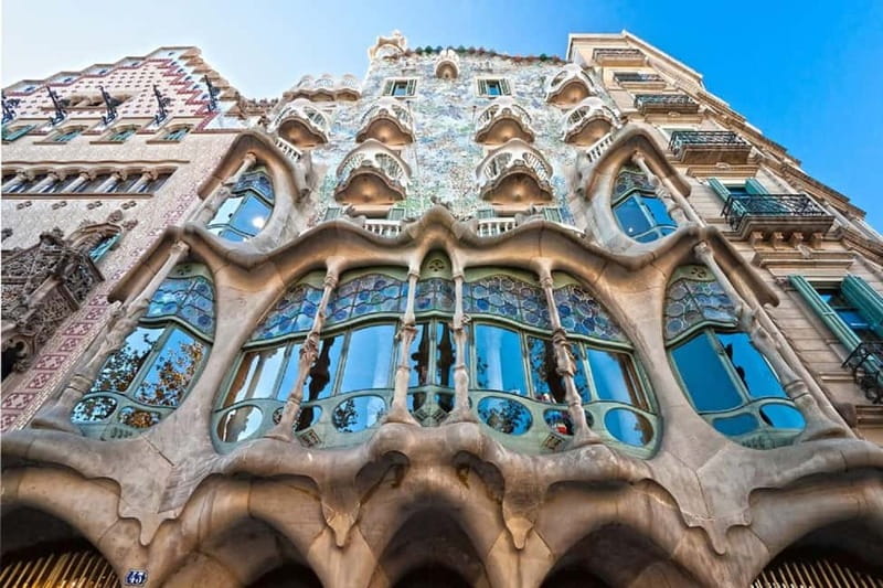Barcelona: Casa Batlló Tour and Optional White Rabbit Museum - Should you book Casa Batlló with the Gaudí Cube?
