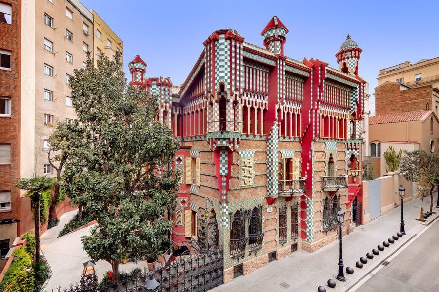 Barcelona: Casa Vicens, Pedrera, and Casa Batlló Guided Tour - What the guide adds to the architecture