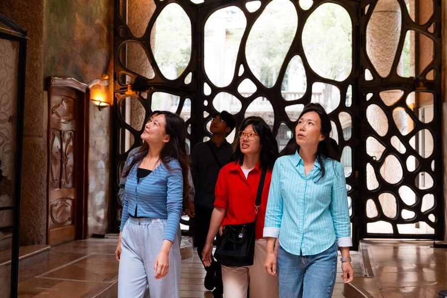 Barcelona: Casa Vicens, Pedrera, and Casa Batlló Guided Tour - Casa Vicens and the young Gaudí