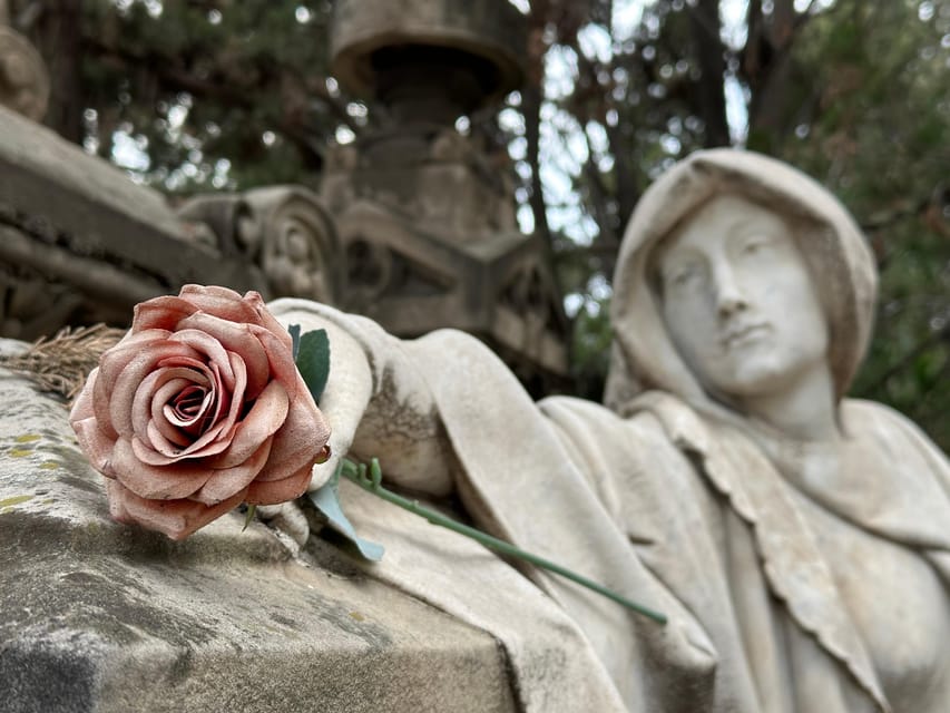 Barcelona: Cemetery Tour - Gothic Graves & Local History - A quieter side of Barcelona