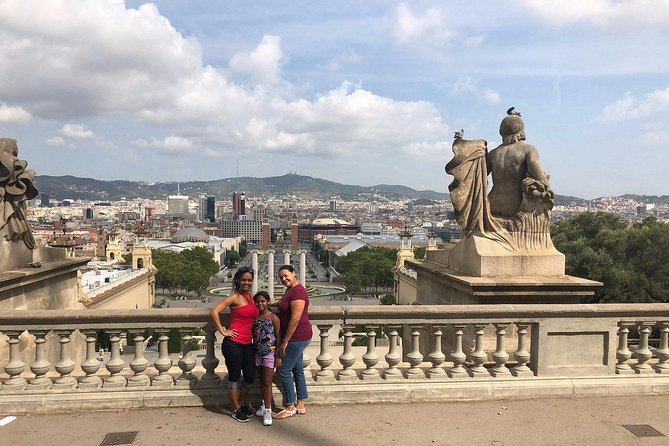 Barcelona City Tour: Gothic Pedrera, Sagrada Familia & Park Güell - Key points to know before booking