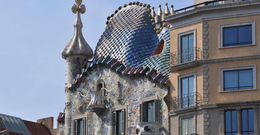Barcelona: Discover Gaudi Architectural Guided Tour - Comparing three Modernisme masterpieces