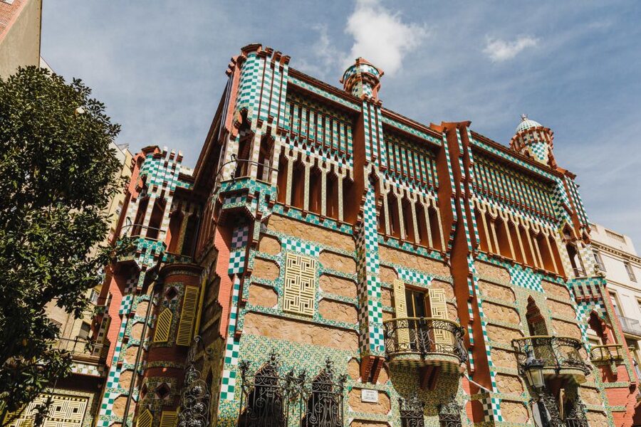 Barcelona: Discover Gaudí, Sagrada Familia, and Park Güell - The transfer and mid-tour break