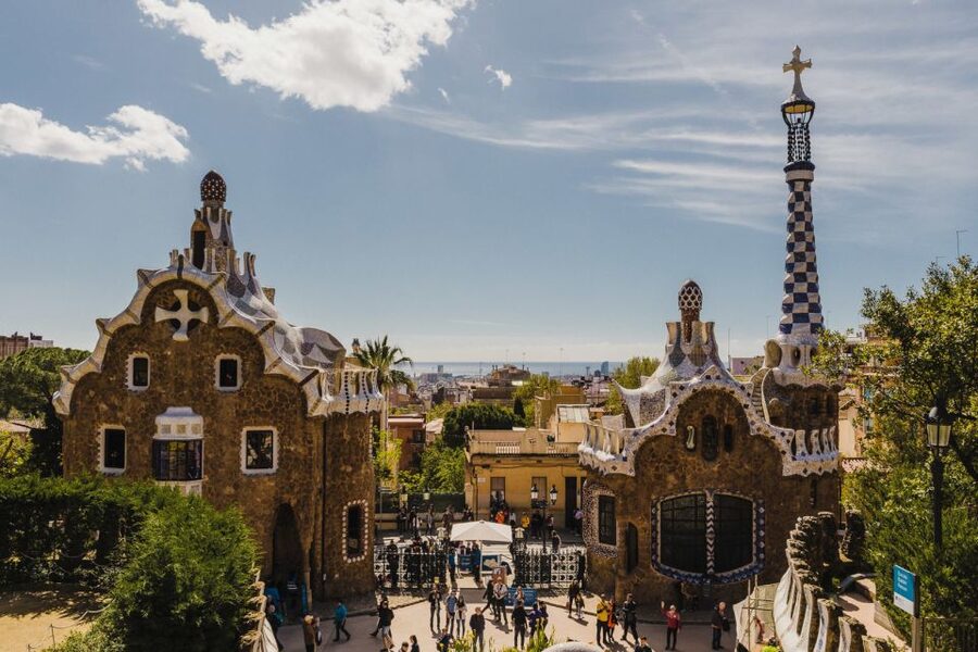 Barcelona: Discover Gaudí, Sagrada Familia, and Park Güell - Morning route: Casa Batlló before the crowds