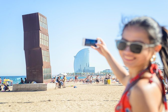 Barcelona e-Bike Tour: Gaudí & Old Town Small Group - Gaudí and the grand houses of Passeig de Gràcia