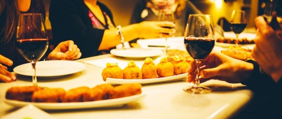 Barcelona: Evening Walking Tour in the Gaudi Area with Tapas - A first taste of Catalan food at a historic bodega