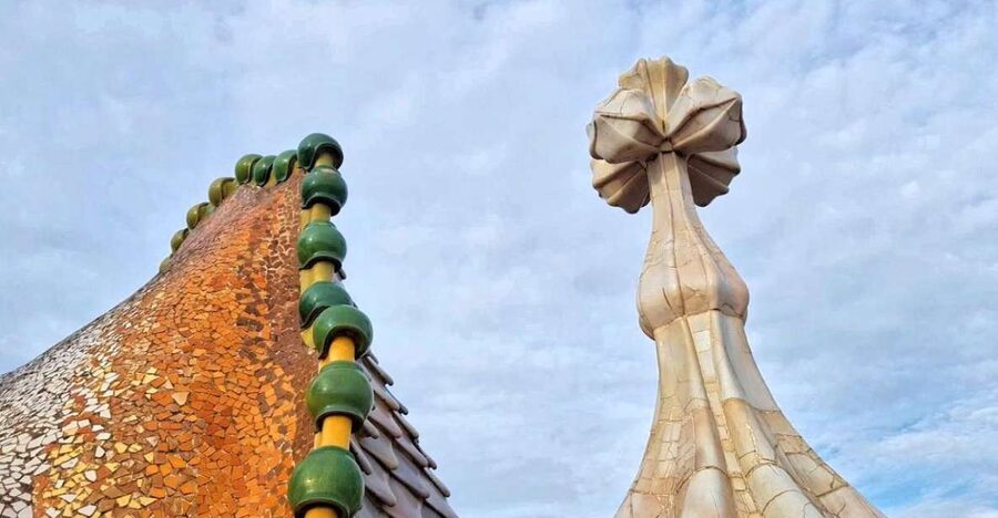 Barcelona: Exclusive Exploration of Gaudi's Masterpieces - Casa Batlló and the art of the moving façade