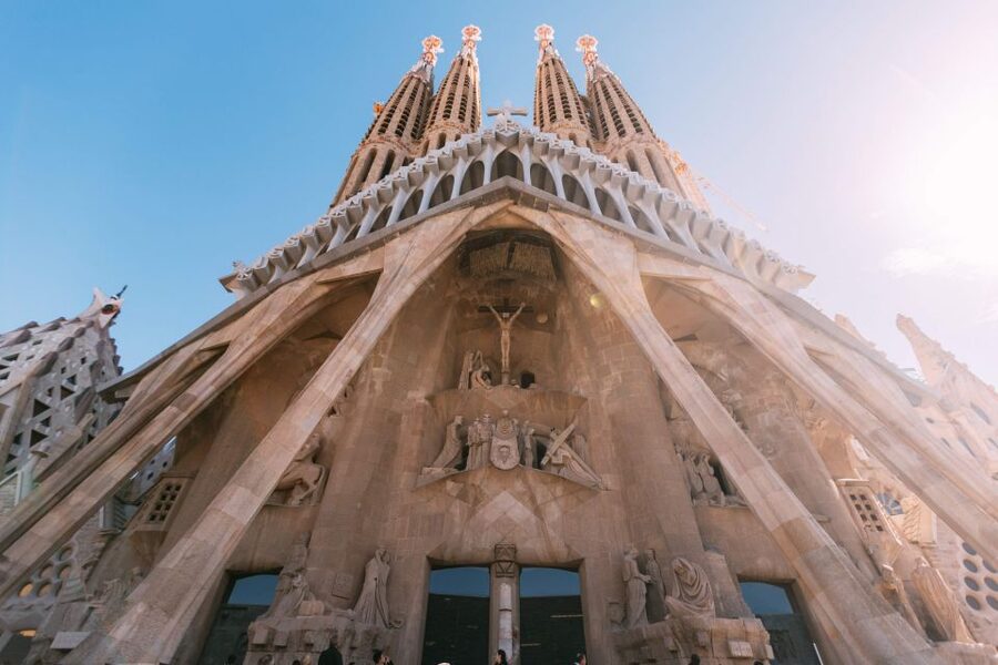 Barcelona: Exclusive Sagrada Familia Private Guided Tour - Key points to know before booking